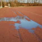 Die defekte Drainage verhindert das versickern des Regenwassers.