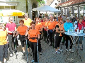 So sahen die Zieleinläufe vergangener Walking-Tage auf Tecklenburgs Marktplatz aus. Sonntag ist Brochterbeck das Ziel der Sternlaufes. © Westfälische Nachrichten - Alle Rechte vorbehalten 2009