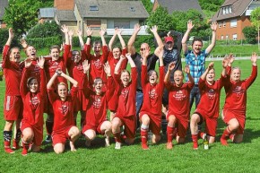 Die Fußballfrauen des Brochterbecker SV sind verdienter Meister der Landesliga und damit Aufsteiger in die Westfalenliga.	 Foto: Alfred Stegemann